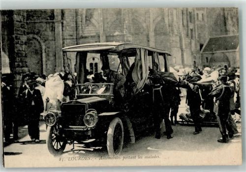 Lourdes Automobiles portant les malades