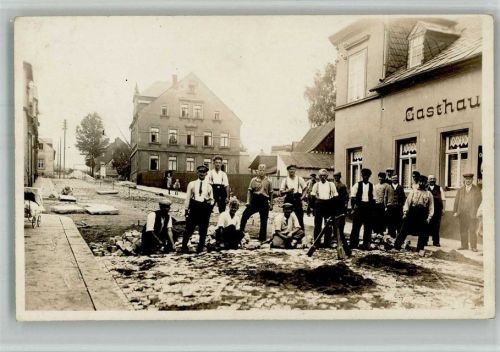 Mylau Foto AK Schützenstraße Straßenbauarbeiter Gasthaus Kinderwagen Ort handschriftlich
