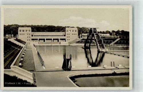 Gladbeck Schwimmbad Sprungturm Wasserrutsche