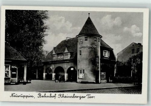 Neuruppin Bahnhof Rheinsberger Tor Uhr Geschäfte