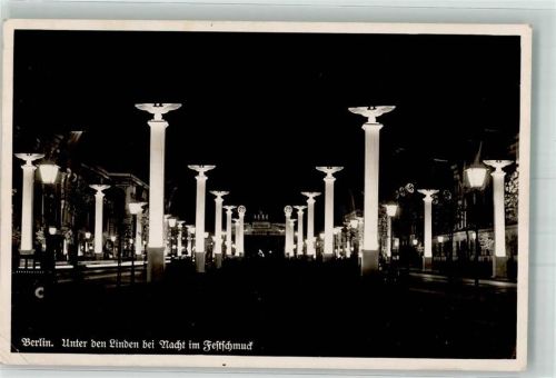 Berlin Mitte 1940 Unter den Linden im Festschmuck bei Nacht
