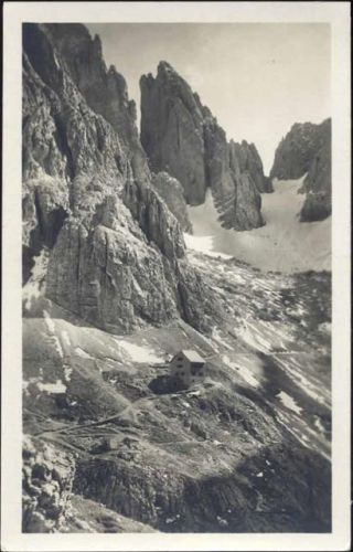 um 1930 Rifugio del Sassolungo la Punta del Dente. Italien.,Proprieta Artistica riservata AKU1