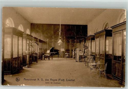 Courtrai Kortrijk Gebrauchsspuren Pensionnat N.D. des Anges Musiksaal