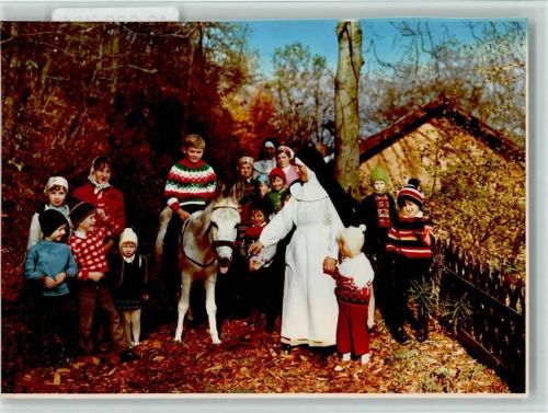 Dannenfels Nonnen mit Kindern beim Spaziergang ein Junge reitet einen Esel