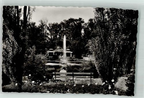 Zweibrücken Rosengarten Teich mit Wasserfontaine