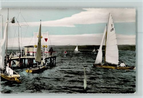 Dießen Im Anzug im Segelboot