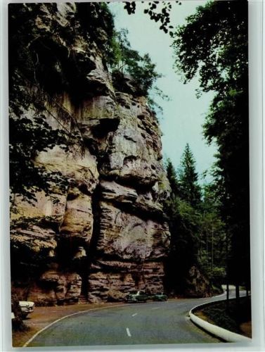 Echternach Autos an der Felswand Le Perekopp