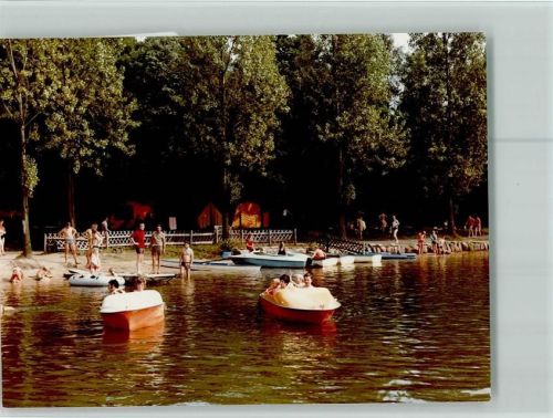 Garbsen Paare im Wassertretbooten