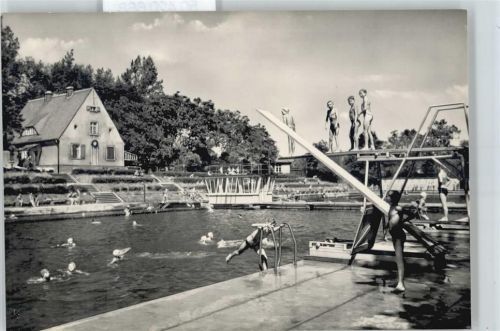Burg Schwimmbad Haus Baum