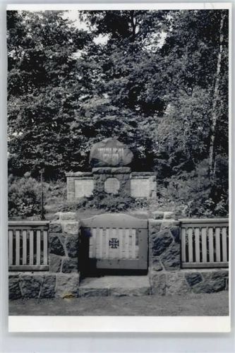 Klein Gladebrügge Foto mit Negativ, Ehrenmal