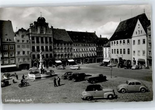 Landsberg Marktplatz, Brunnen, Auto