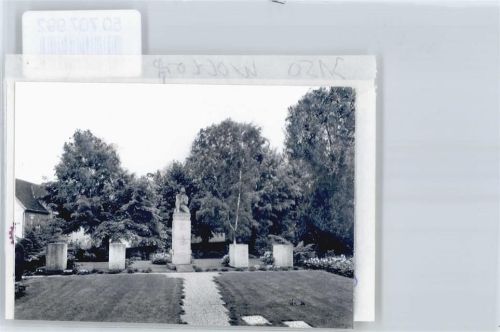 Woltorf Foto mit Negativ, Denkmal, Ehrenmal