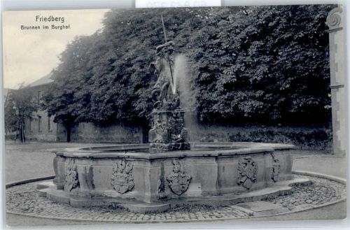 Friedberg Brunnen im Burghof