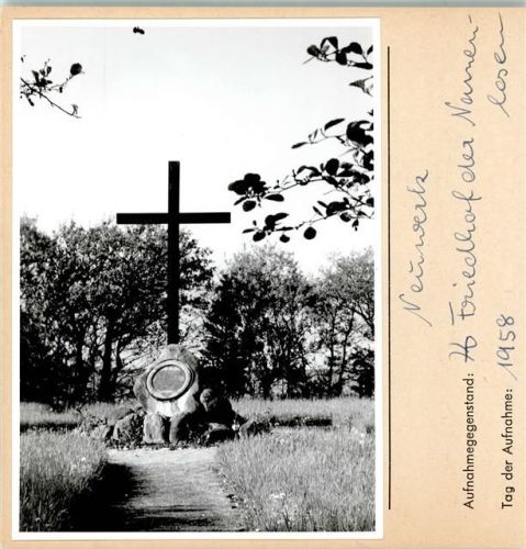 Hamburg-Insel Neuwerk Foto montiert auf Karton Friedhof der Namenlosen Kreuz