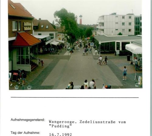 Wangerooge Zedeliusstraße vom Café Pudding Foto montiert auf Karton