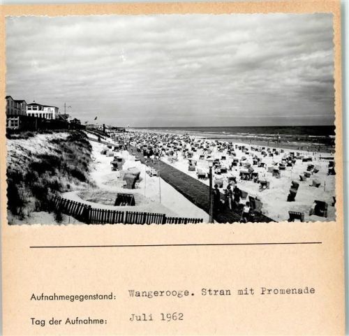 Wangerooge Strand mit Promenade Foto montiert auf Karton