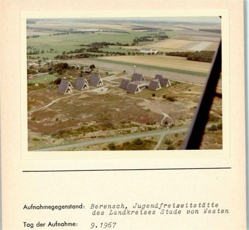 Berensch Luftaufnahme Jugendfreizeitstätte des Landkreises Stade von Westen Foto montiert auf Karton