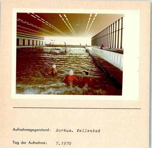 Borkum Wellenbad Badekappenpflicht Innenaufnahme Foto montiert auf Karton