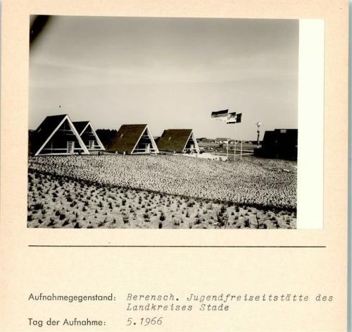 Berensch Jugendfreizeitstätte des Landkreises Stade Foto montiert auf Karton
