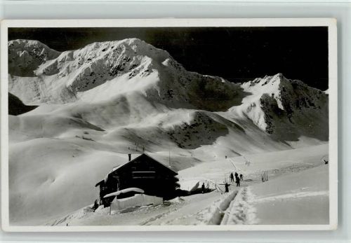 Schwarzwasserhütte Grünhorn Winteraufnahme Skifahrer
