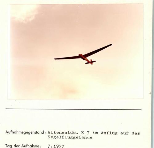 Altenwalde Segelflugplatz K 7 im Anflug auf das Segelfluggelände Foto montiert auf Karton