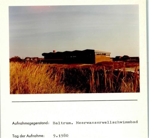 Baltrum Meerwasserwellenschwimmbad Foto montiert auf Karton