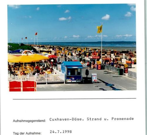 Cuxhaven Cuxhaven Döse Strand und Promenade Foto montiert auf Karton