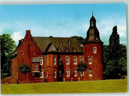 Alsdorf Burg Rückseite mit Abschürfungen bzw Kleberesten