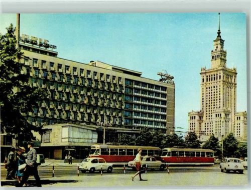 Warschau Palac Kultury i Nauki z lewej hotel Metropol