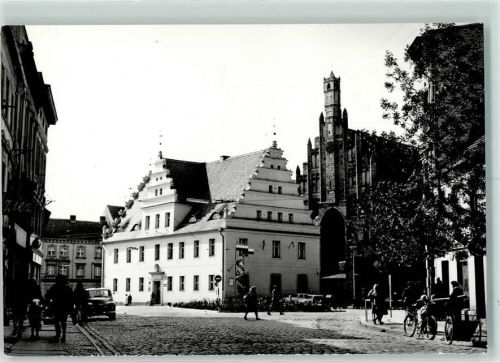 Sommerfeld Rynek renesansowy ratusz z lat w glebi gotycki kosciol