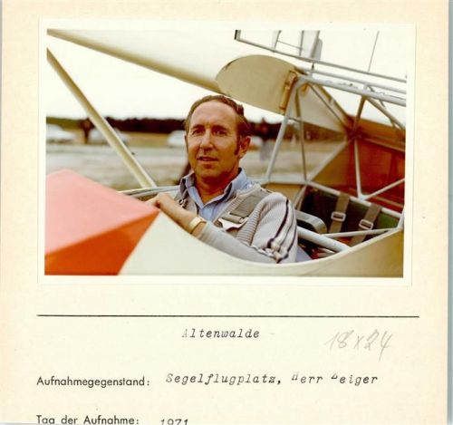Altenwalde Segelflugplatz Herr Zeiger Foto montiert auf Karton