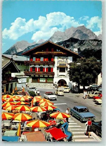St. Johann Hauptplatz mit Wilden Kaiser
