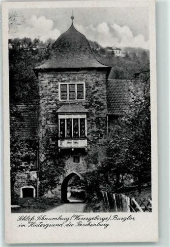 Limburg Schloß Schaumburg Burgtor im Hintergrund die Paschenburg