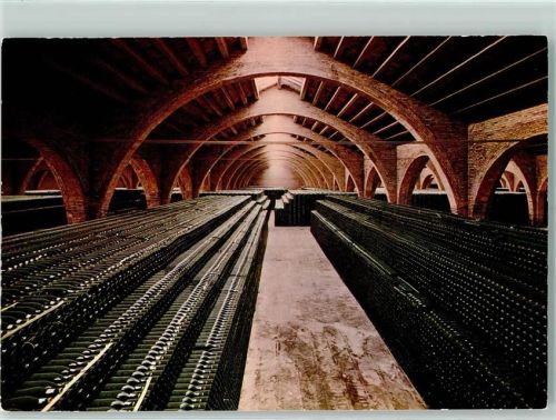 Sant Sadurni d´Anoia Cavas Rondel Alternde Flaschen Botellas envejeciendo