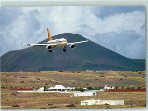Airbus A 310 setzt zur Landung an AK