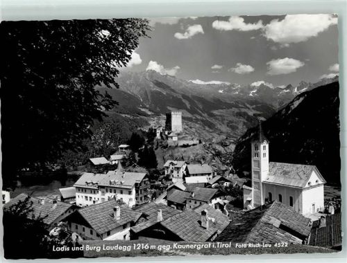 Ladis Burg Ladis gegen Kaunergrat