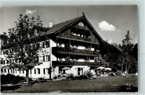 Fischbachau Richterheim Geranien Terrasse Sonnenschirm Hirsch