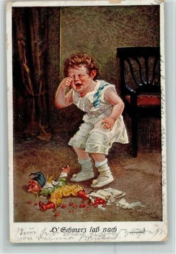1920 Kleinkind weint, Kasperle ist zerrissen AK