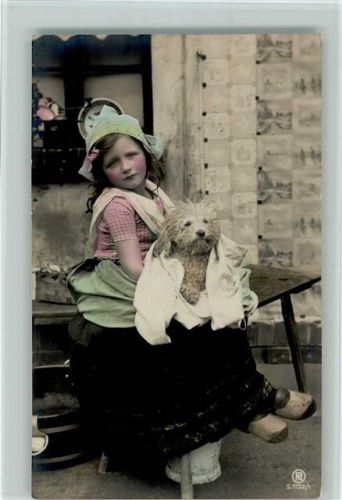 1907 Serie 1132-1 Mädchen mit Holzschuhe, Hund wird gewaschen