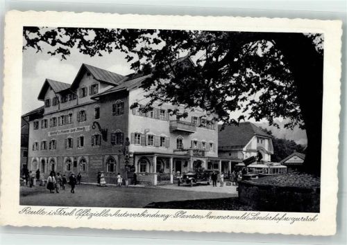 Reutte Hotel Hirsch mit Oldtimer und Omnibus
