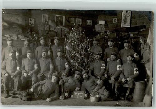 1915 Sanitäter Gruppe in Russland geschmückter Tannenbaum 2 Weinflaschen Topf mit 2 Fische