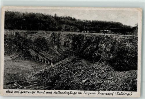 Rüdersdorf Blick auf gesprengte Wand u. Stolleneingänge im Bergwerk Kalkberge