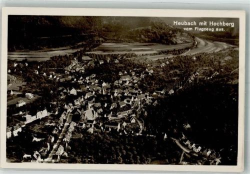 Heubach Fliegeraufnahme des Ortes mit Kirche St. Ulrich und Hochberg