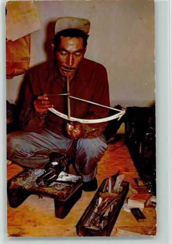 Berufe - Typen - Little Diomede Eskimo, ivory carver with mouth drill 1969 AK Wal