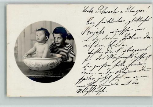 1919 Baby in einer Waschschüssel AK