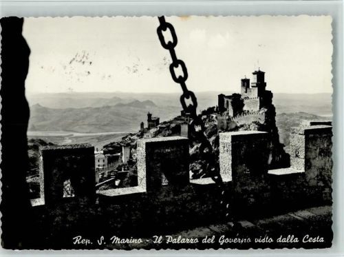 San Marino Il Palazzo del Governa visto dalla Cesta