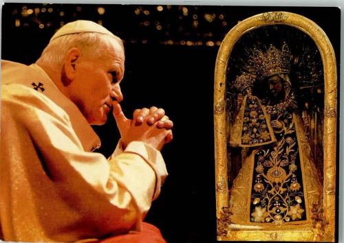 Papst Johannes Paul II 1980 vor dem Gnadenbild der Mutter Gottes in Altötting