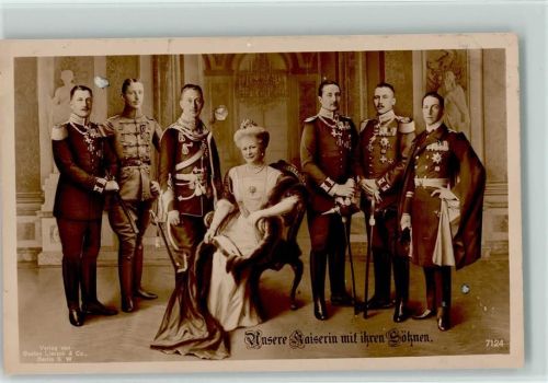 Unsere Kaiserin mit ihren Söhne in Uniformen, Nr. 7124 Liersch