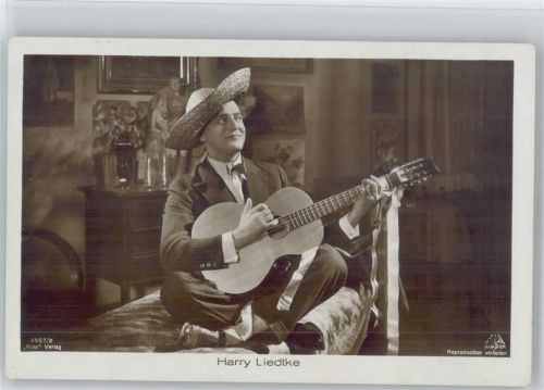 3957-2 Harry Liedke mit Gitarre