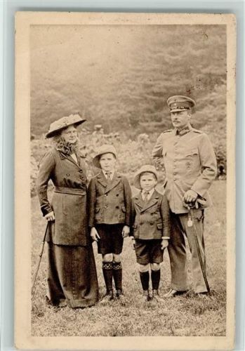 Hessischer Opfertag 1915 - Herzogspaar mit den Kindern